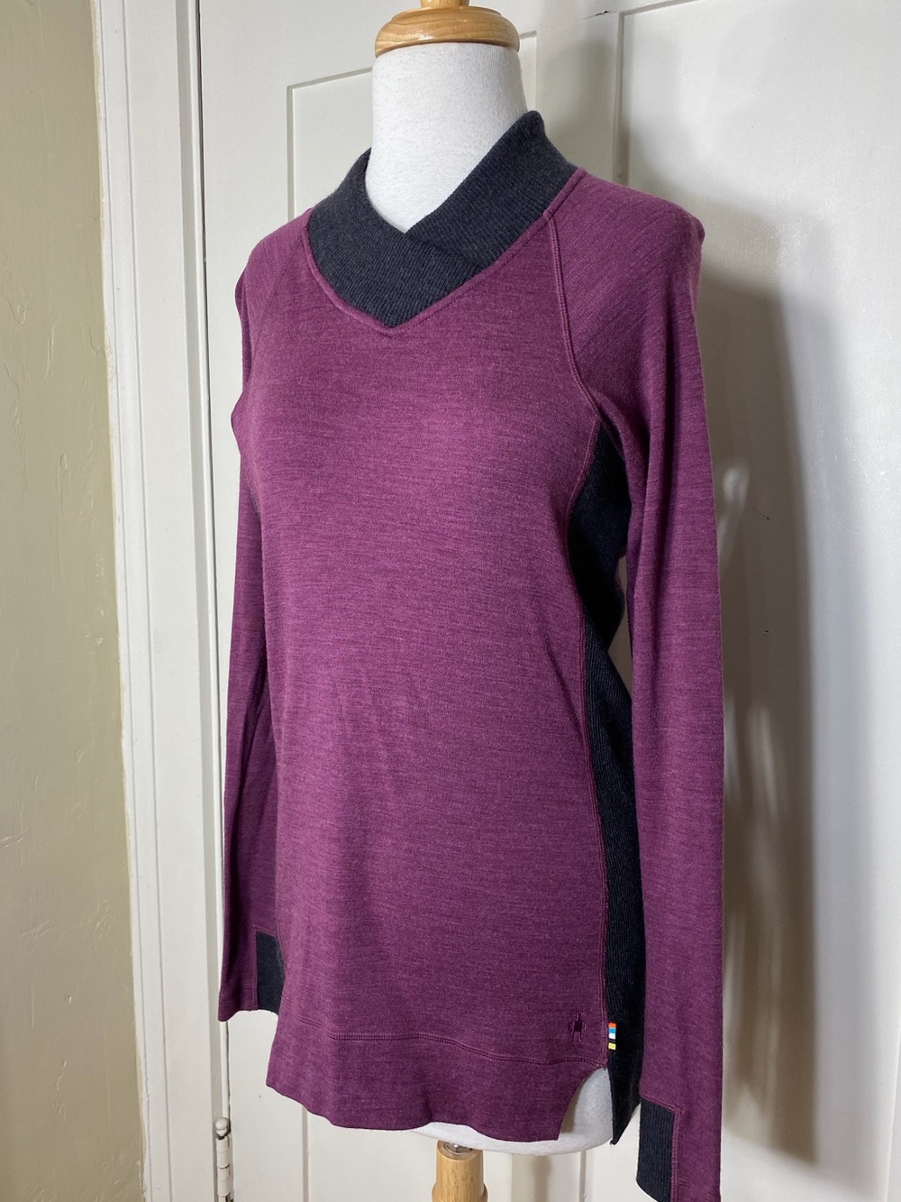 Smartwool Shadow Pine Tunic Merino Wool Purple Plum Charcoal Gray V Neck Sweater